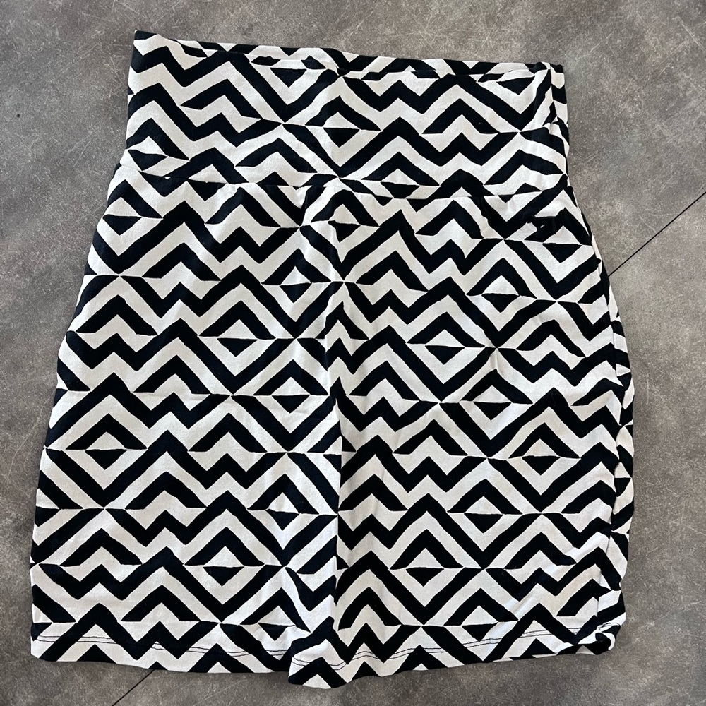 Black and White Geometric Pattern Skirt